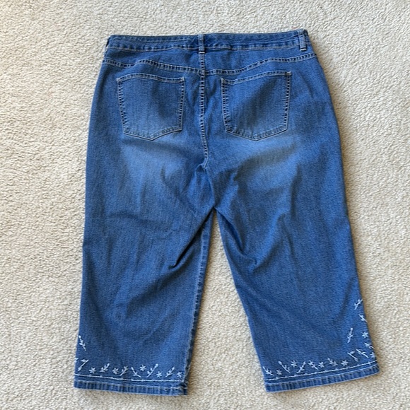 Avenue Boho Embroidered Cropped Jeans - Picture 3 of 12